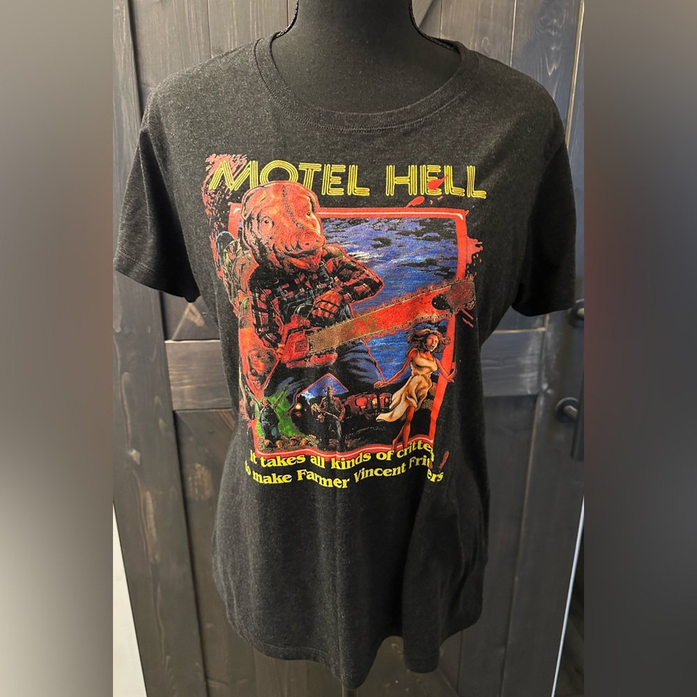 Horror Comedy MOTEL HELL  Graphic T-Shirt - Size L?